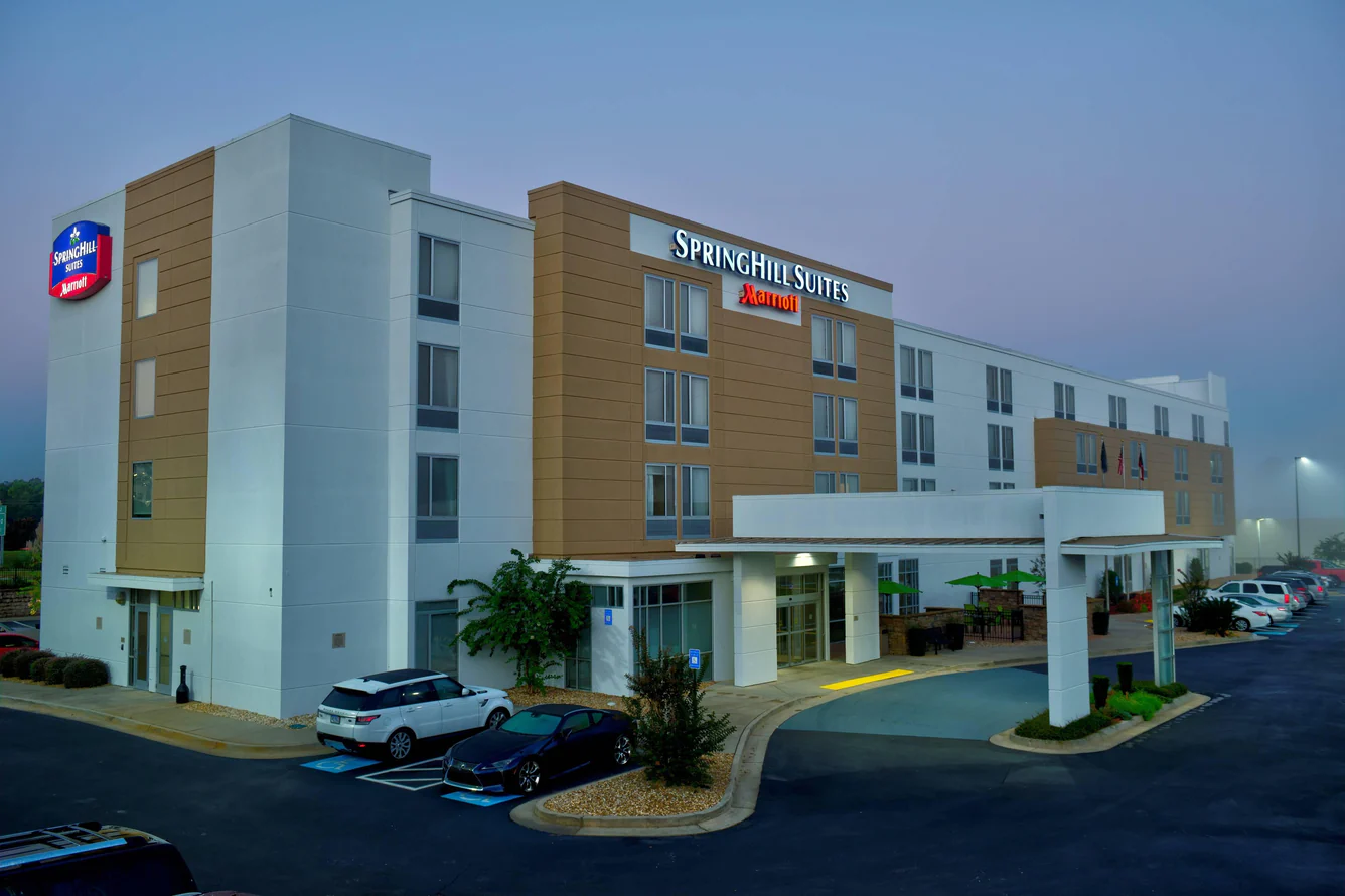 College Bus Tour  - Hotel in Macon GA